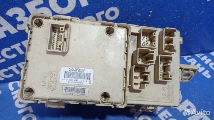 Блок предохранителей салона Toyota Avensis седан