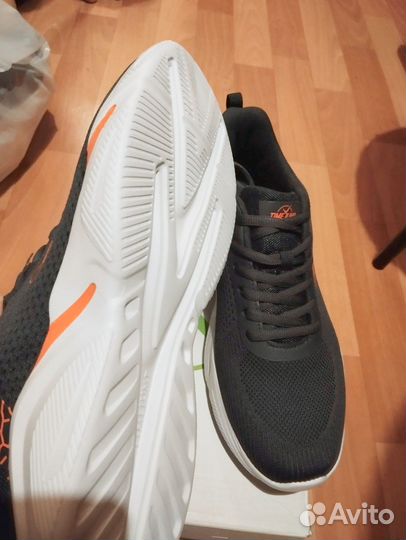 Новые кроссовки