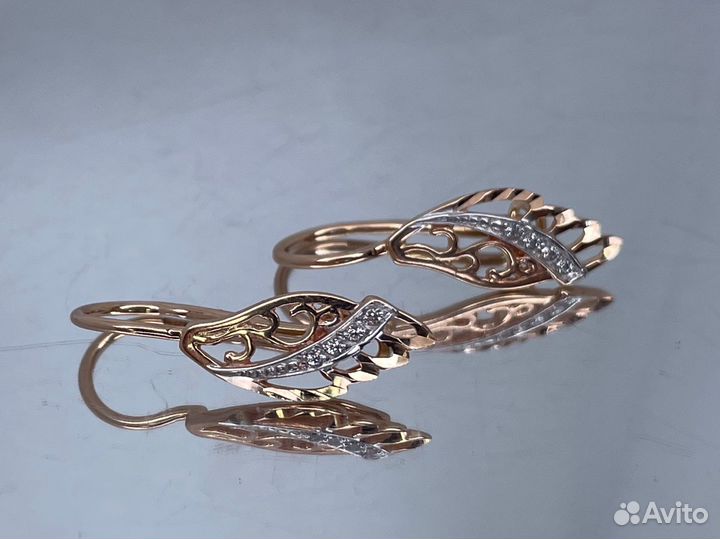 Золотые серьги 1.82 гр