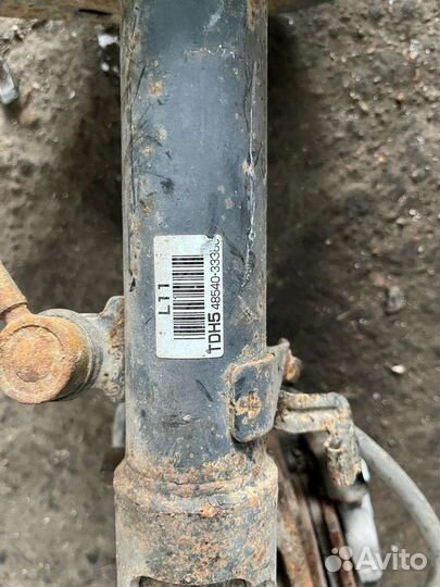 Амортизатор задний левый Toyota Camry V40 3,5