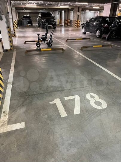 Машиноместо, 13 м²