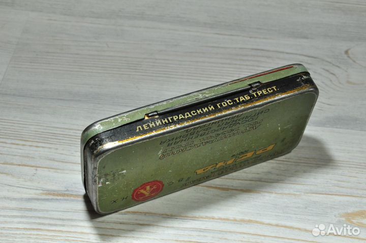 Жестяная коробочка от табака 