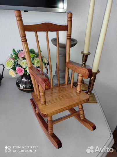 Винтажное кукольное кресло-качалка