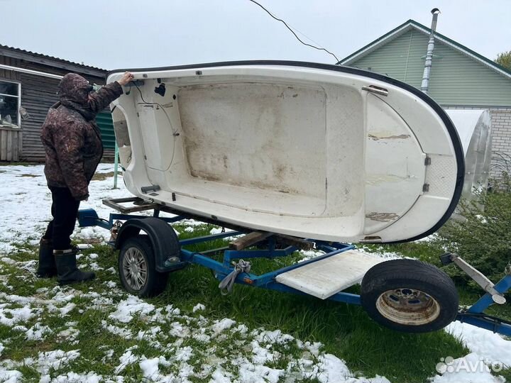 Моторная лодка с мотором