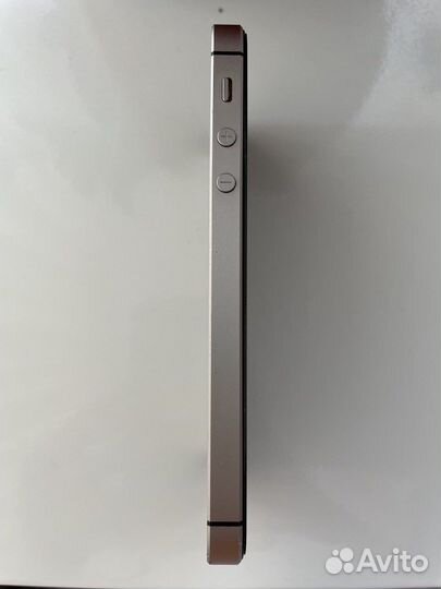 Телефон iPhone 5se