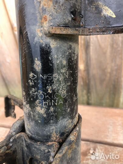 Стойка амортизатора передняя nissan x-trail t31
