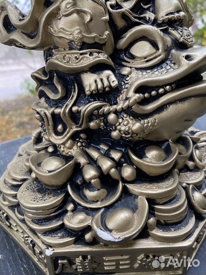 Будда с лягушкой и монетами