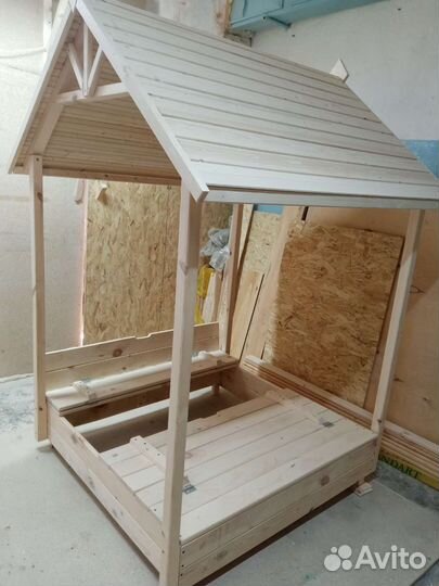 Песочница деревянная с крышей