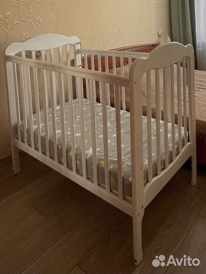 Детская кроватка с матрасом и бортиками