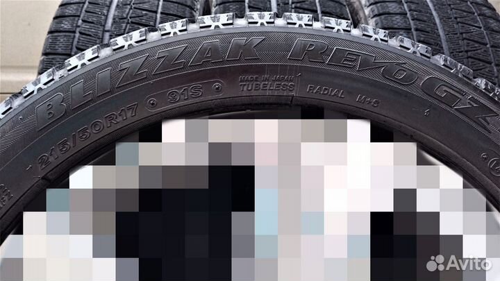 Bridgestone Blizzak Revo GZ 215/50 R17 91S