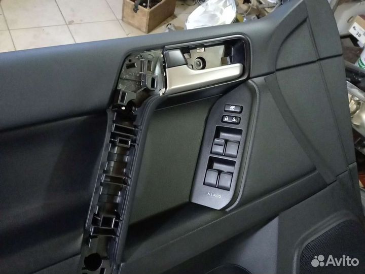 Обивка двери передней левой Land Cruiser Prado