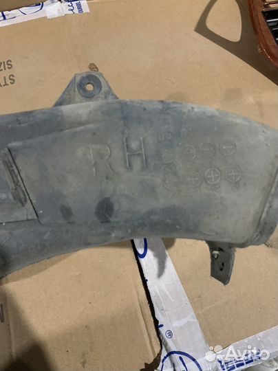 Воздухозаборник правый Lexus GS 300 05-12 гв