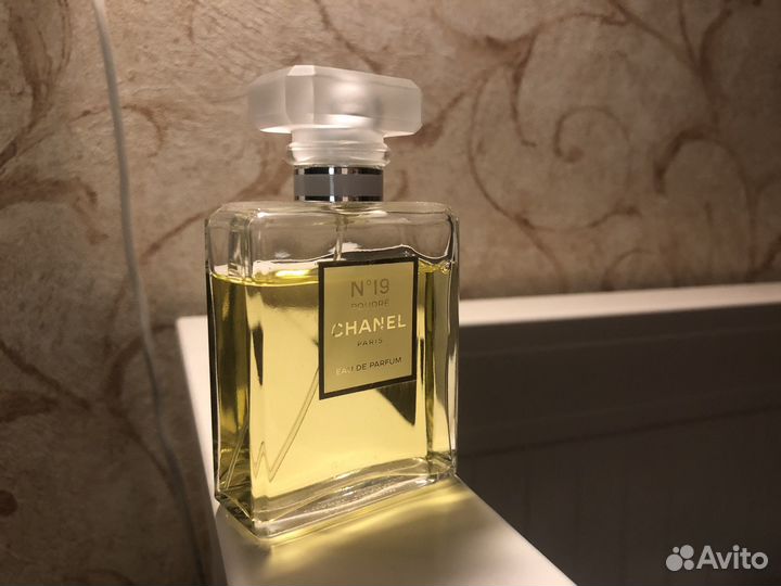 Chanel No 19