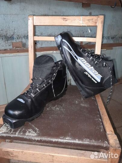 Лыжи и ботинки