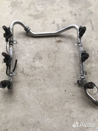 Топливная рампа с форсунками Мерседес