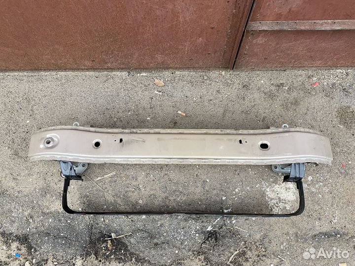 Усилитель переднего бампера Volvo C30