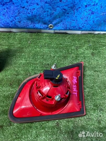 Фонарь в крышку задний левый Volkswagen Passat B6