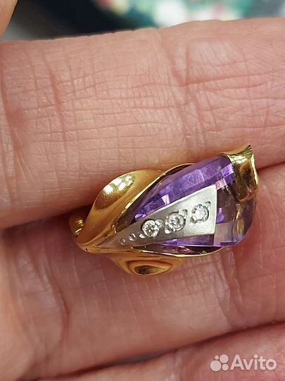 Золотые серьги с брил