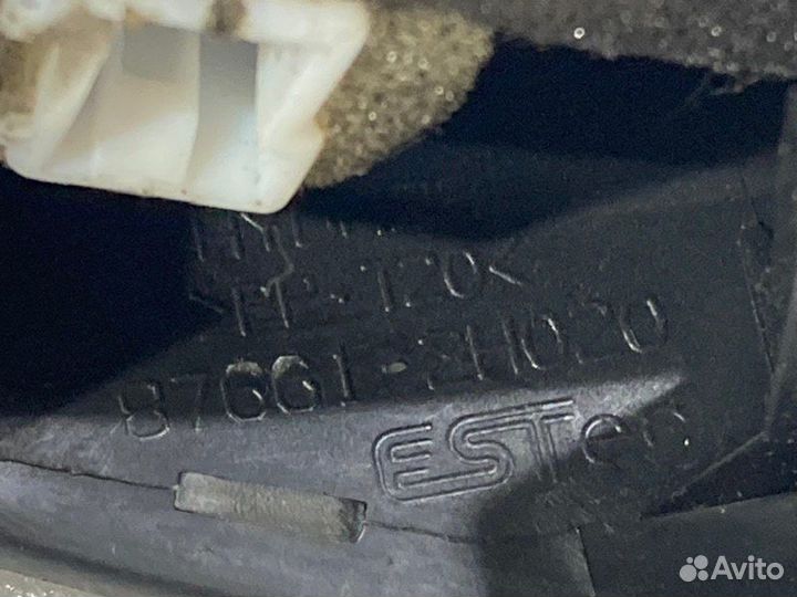 Крышка зеркала (уголок) внутренняя передняя правая