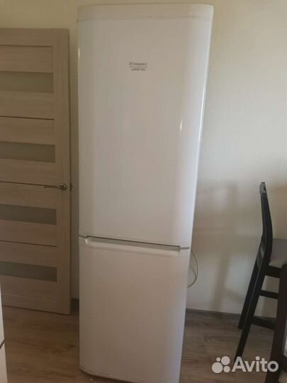 Холодильник бу Hotpoint Ariston