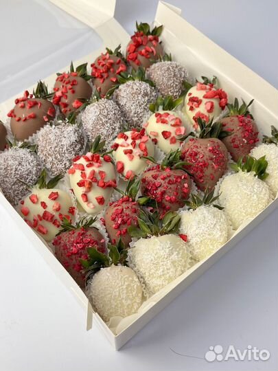 Сладкая клубника в шоколаде, ассорти
