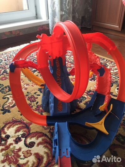 Трек Hot Wheels Вулкан