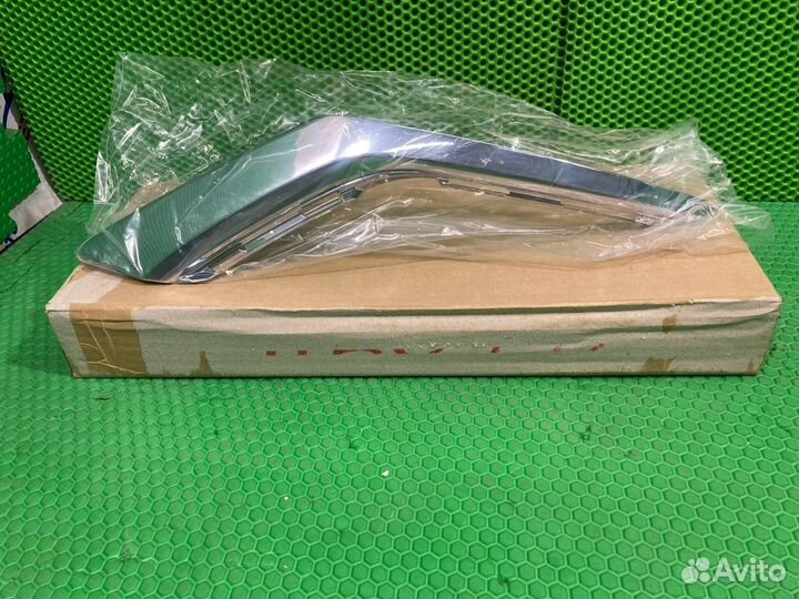 Молдинг бампера передний правый Mitsubishi