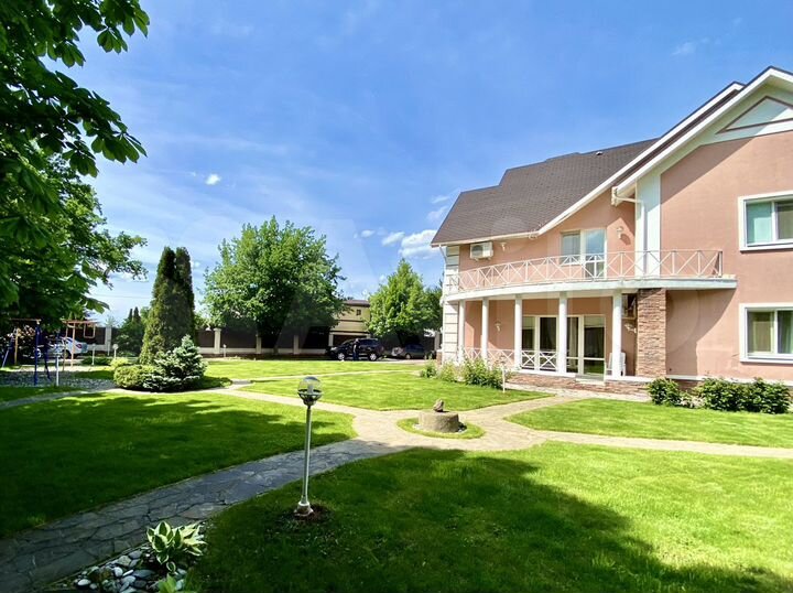 Дом 688 м² на участке 21 сот.