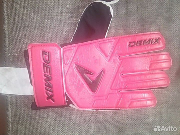 Вратарские перчатки