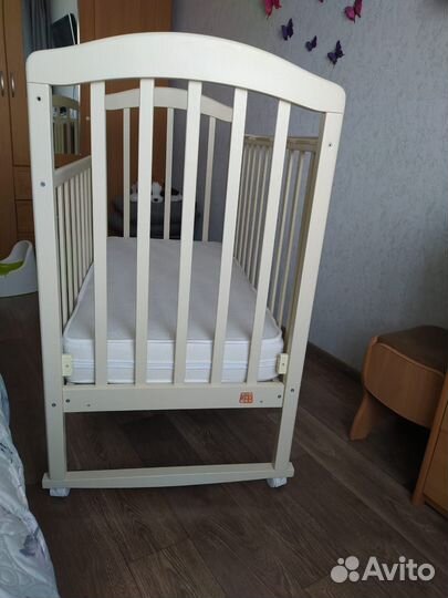Детская кроватка с матрасом