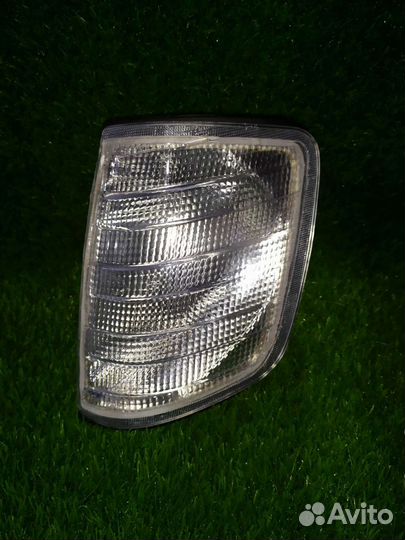 Поворотник левый mercedes W124