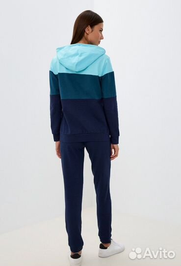 Спортивный костюм женский