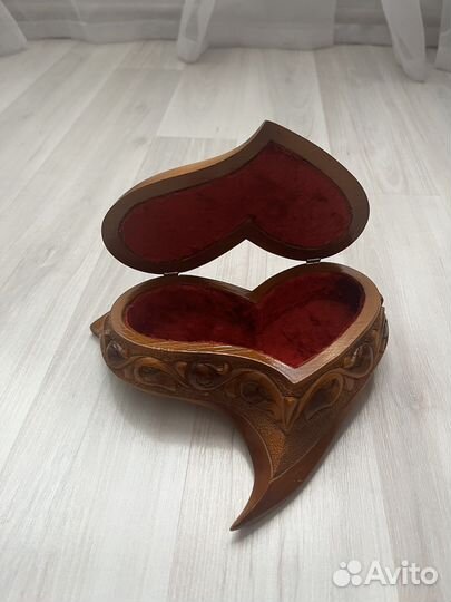 Шкатулка из дерева ручной работы