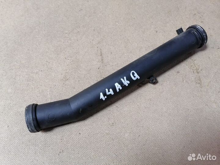 Патрубок системы охлаждения, VAG 032121065D