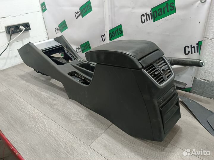 Подлокотник оригинал в сборе для Skoda Octavia A7