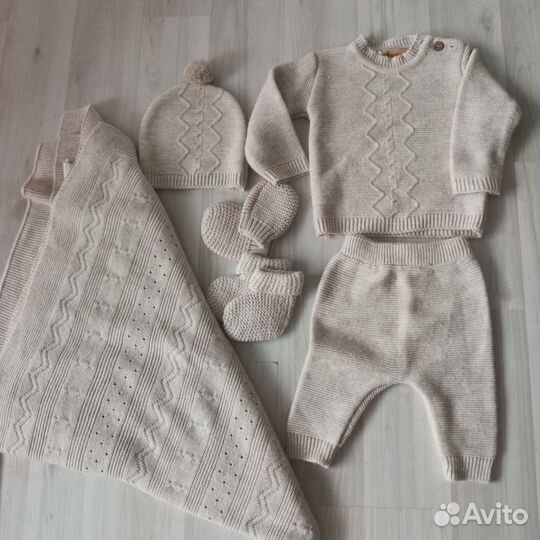 Вязаный комплект на выписку