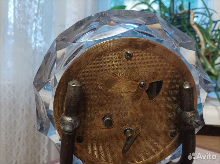 Часы настольные механические