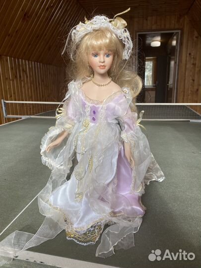 Кукла фарфоровая 30 см