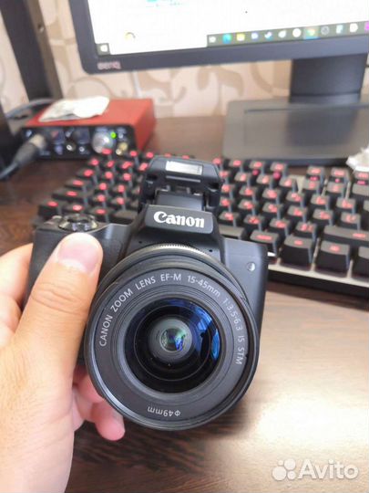 Фотоаппарат Canon m50