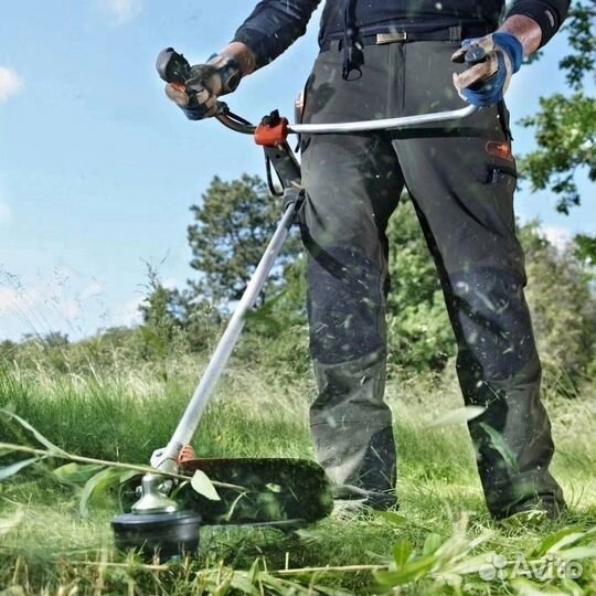 Покос травы триммером