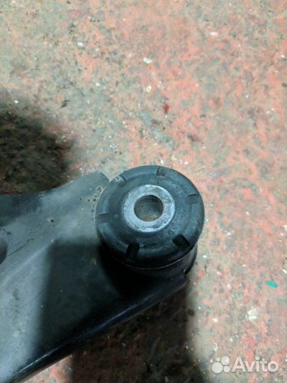 Рычаг подвески нижний задний левый Audi Q7 4L 4.2