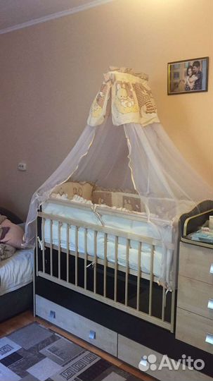 Детская кровать с пеленальным комодом