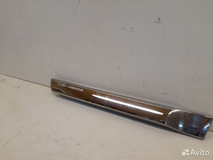 Молдинг двери задний правый Toyota Land Cruiser