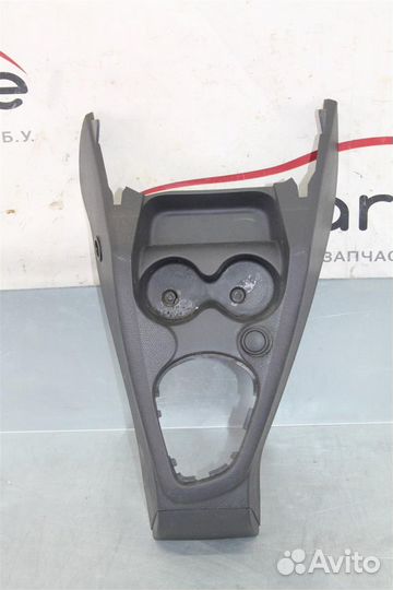 Консоль между сидениями Renault Logan 2