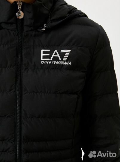 Новые куртки оригинал EA7 Emporio Armani Core Lady