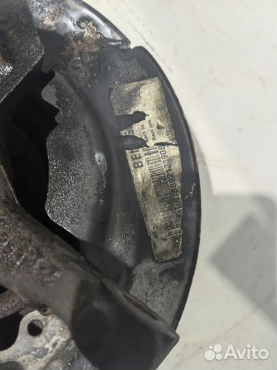 Кулак поворотный передний левый Volvo S40