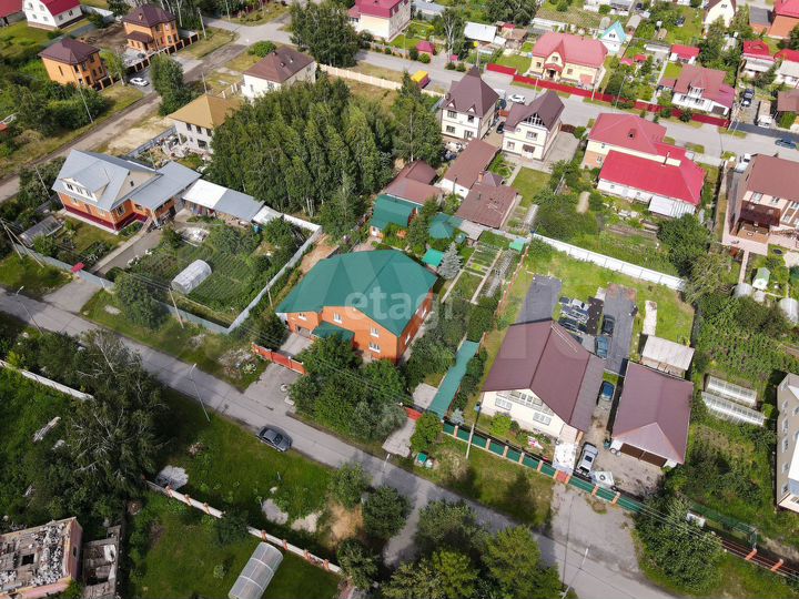 Дом 411 м² на участке 12,5 сот.