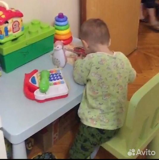 Детский стол и 2 стула