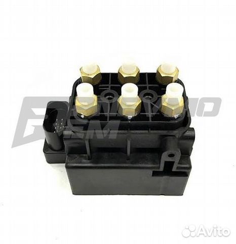 Блок клапанов пневмоподвески Audi Q7