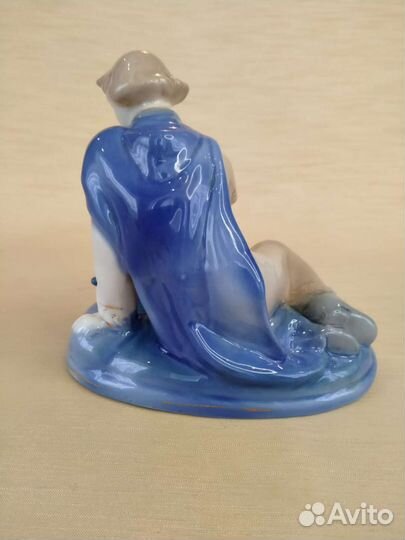 Фарфоровая статуэтка Иван Царевич с лягушкой Гжель